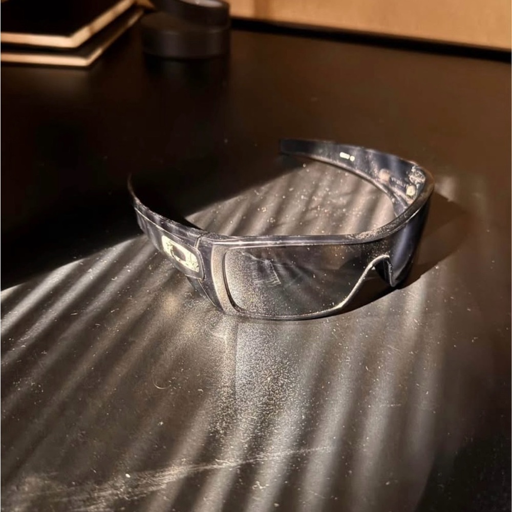 Oakley Black Sporty Sunglasses with Wraparound Design